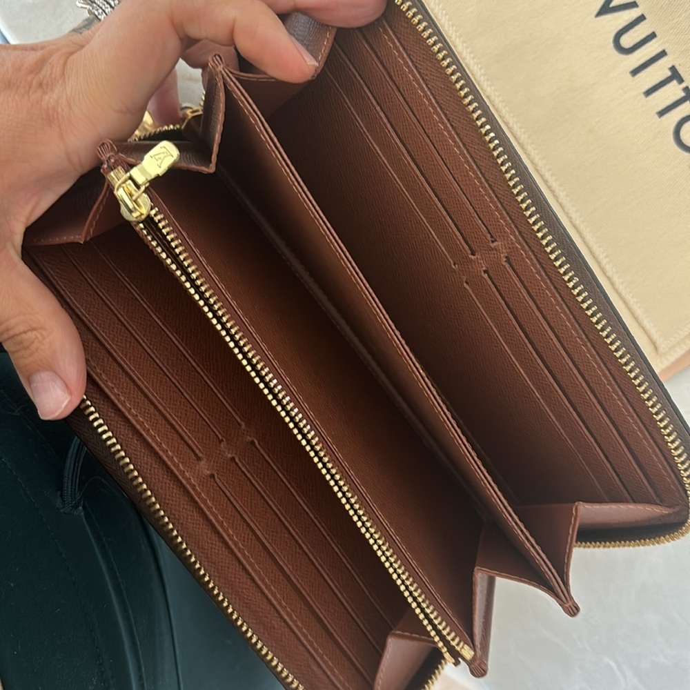 Wallet - Picture 2 of 6